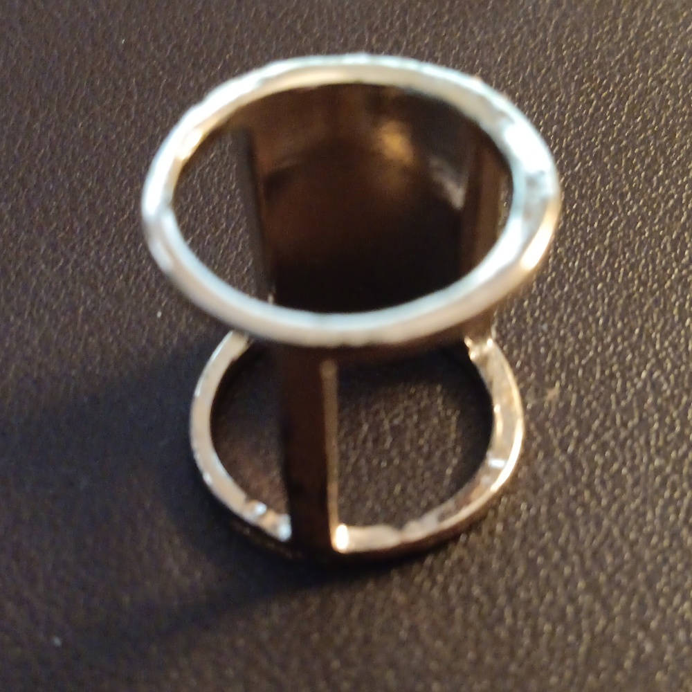 Elegant Silver Crystal Ring - Picture 2 of 4